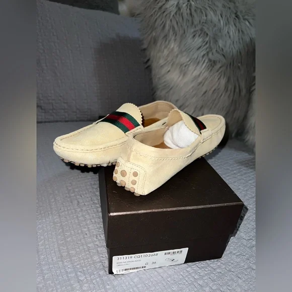 Gucci | Shoes | Gucci Beige Loafers With Green And Red  display picture 3